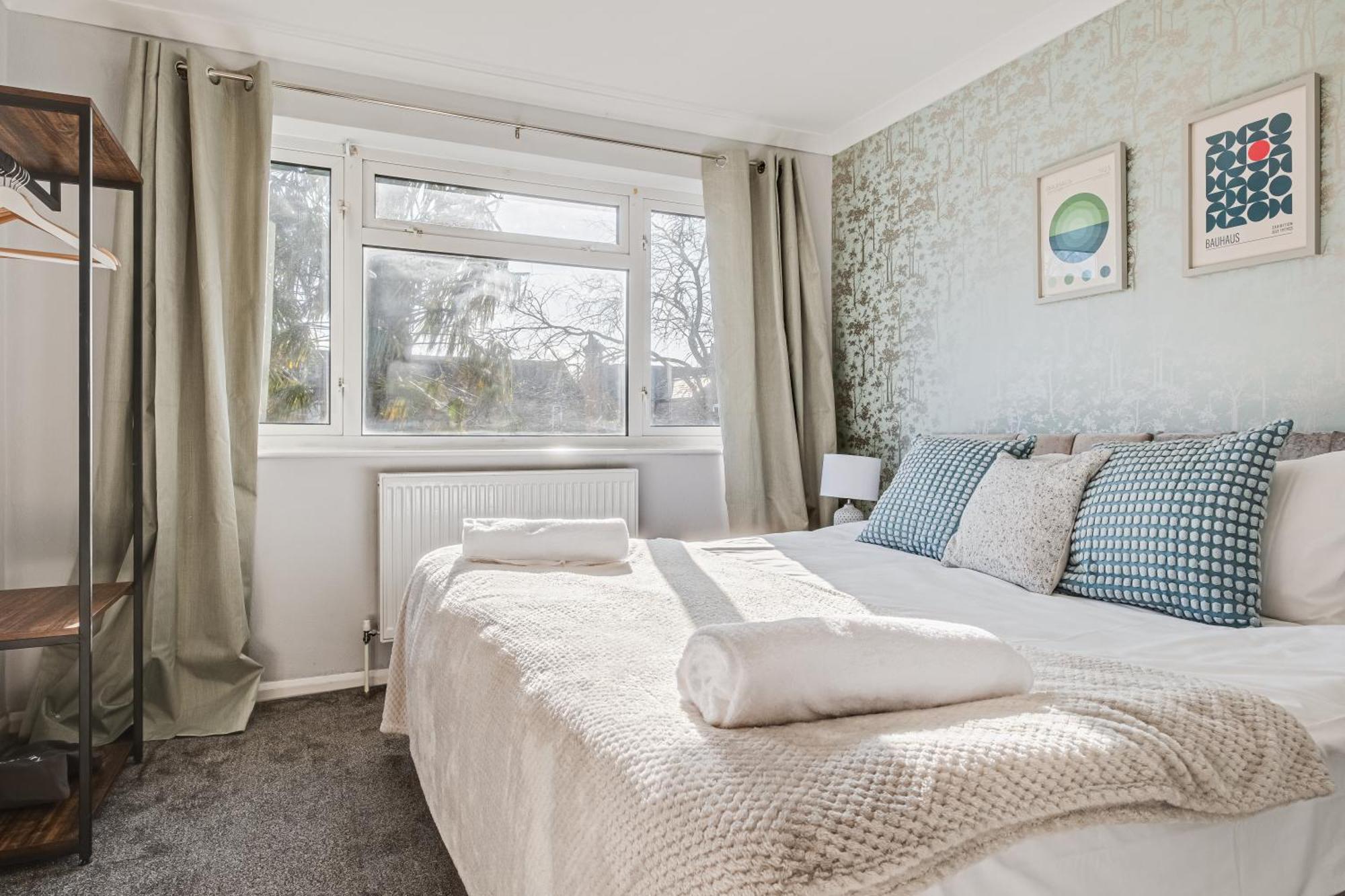 Comfy And Freshly Redecorated Home By Our Home Short Stays Close To Town Centre With Free Parking Bedford Kültér fotó