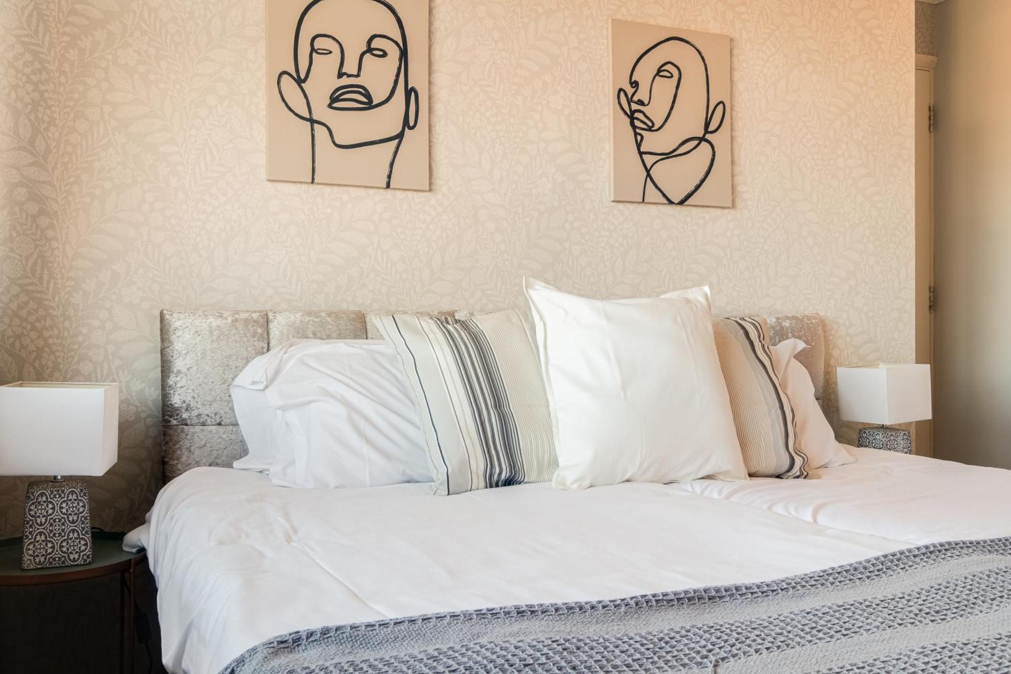 Comfy And Freshly Redecorated Home By Our Home Short Stays Close To Town Centre With Free Parking Bedford Kültér fotó