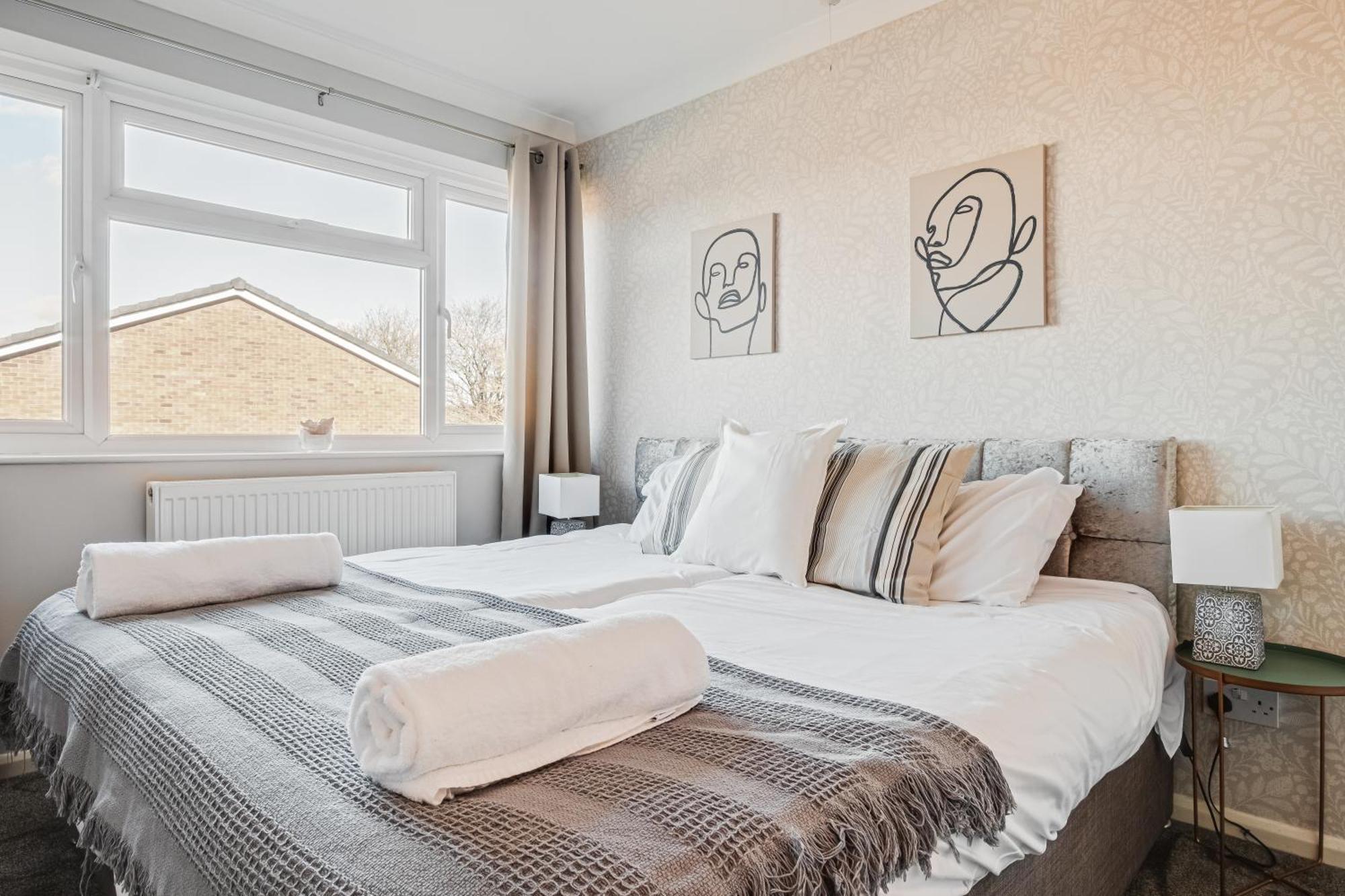 Comfy And Freshly Redecorated Home By Our Home Short Stays Close To Town Centre With Free Parking Bedford Kültér fotó